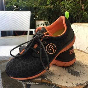Authentic Zumba Z-slide fly print tennis shoes